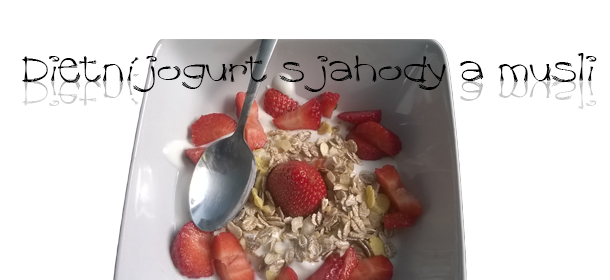 jogurt s jahody a musli